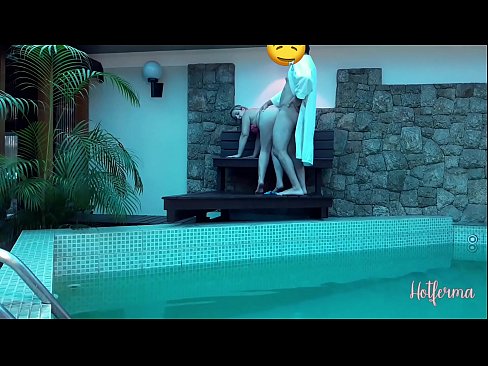 ❤️ Oga pe iranṣẹbinrin si awọn pool, sugbon ko le koju kan gbona ❤️❌ Fidio furo ﹏